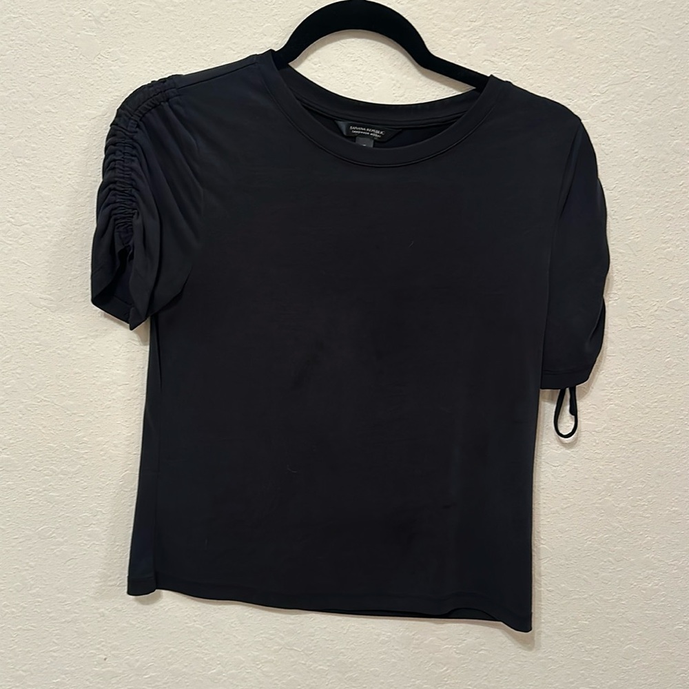 Black banana republic tee